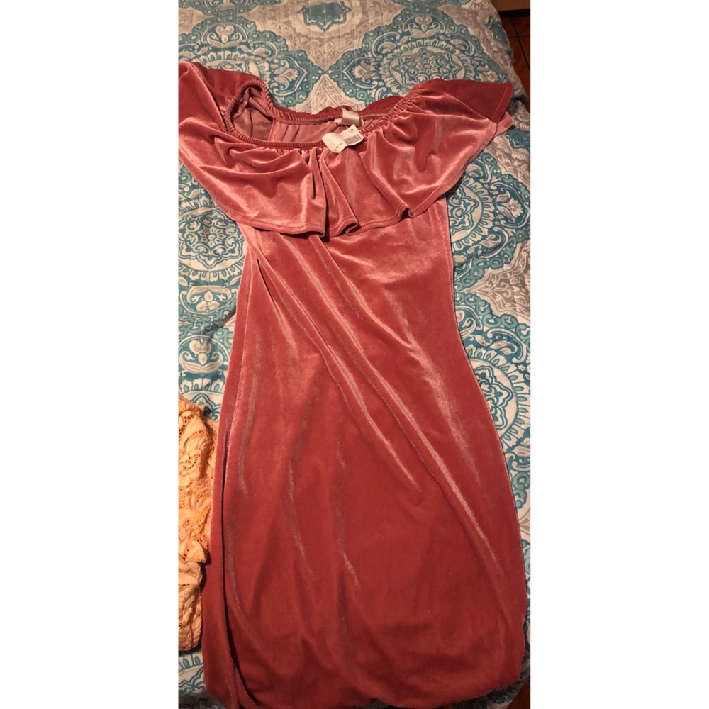 Dresses - Picture 2 of 5
